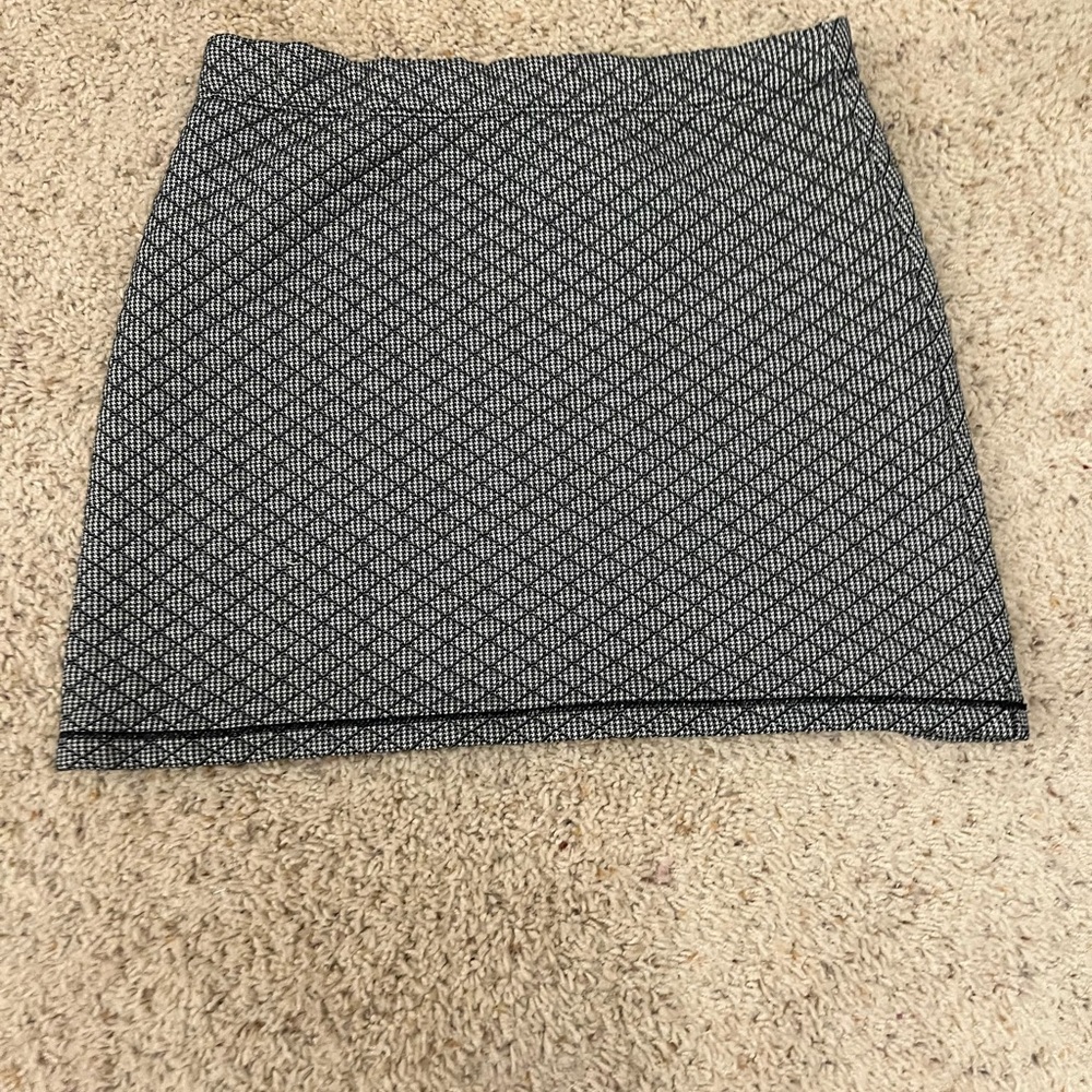 Mid length grey skirt